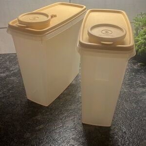Set of 2 vintage Tupperware cereal containers. In excellent condition. P…